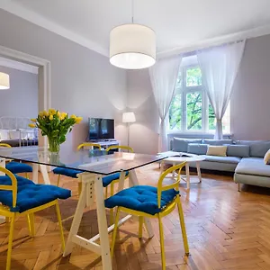 https://tyzenhauz-apartments-superior.krakowhotelspoland.com